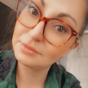 Meet your Posher, Kavee